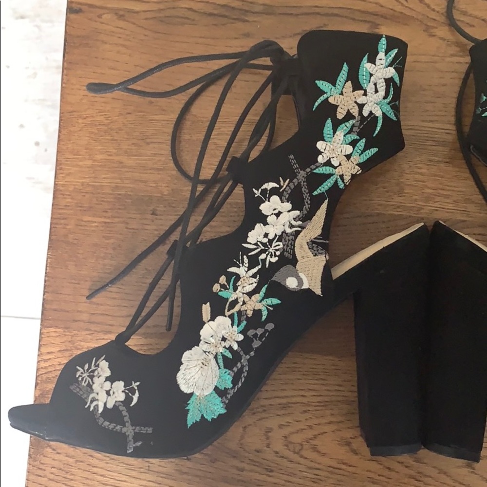 Heels - Picture 5 of 5